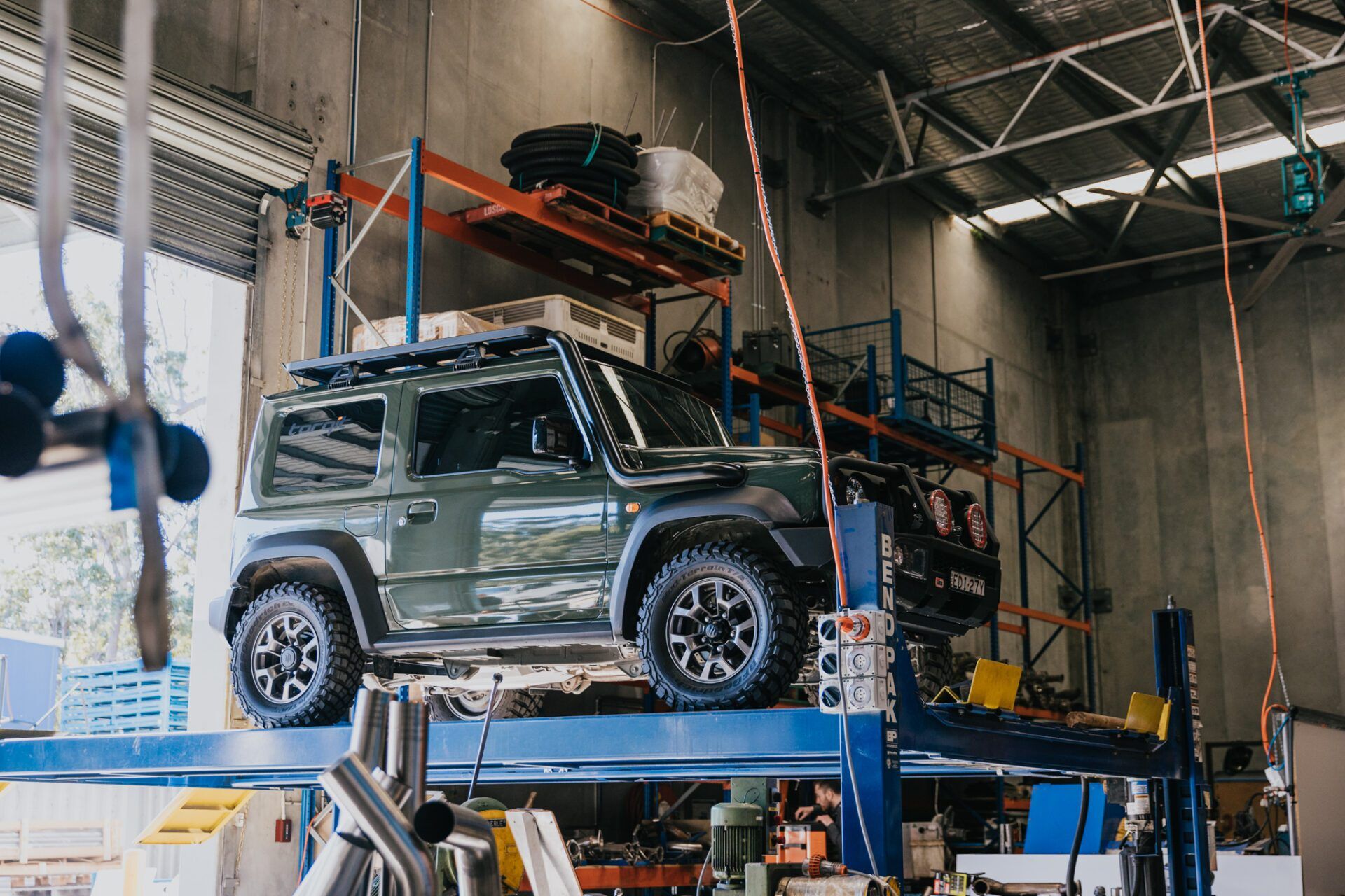 SN02SS Jimny - Hoist