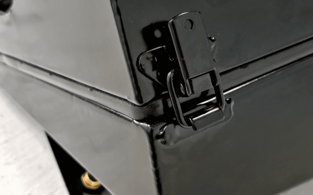 Heavy-duty Torqit airbox with latch lock system